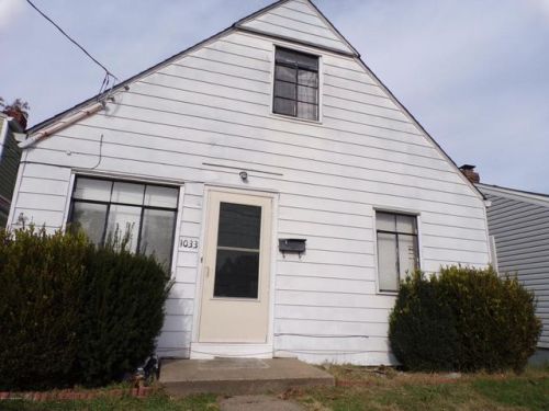 1033 Hathaway Ave, Louisville, KY 40215-2709