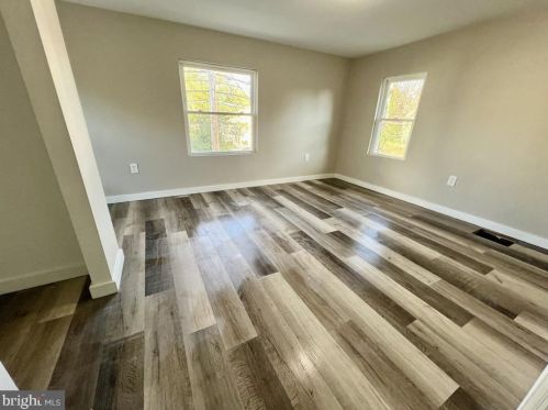 1558 Delaware St, West Deptford NJ  08066-1420 exterior