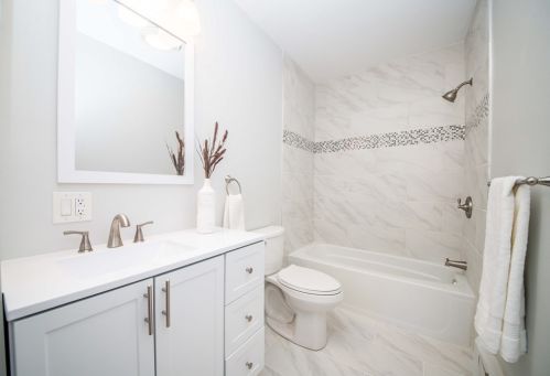 527 Oliver St, New Bedford MA  02745-1435 exterior