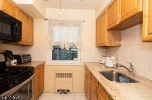 76 Frederick St, Belleville NJ 07109-1157 exterior