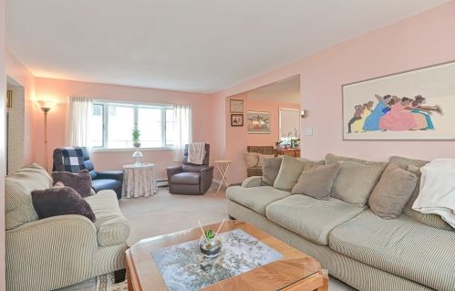 208 Cherry St, Newton MA 02465-1246 exterior