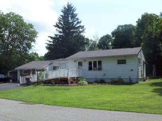 28 Mountain Rd, Hardyston, NJ 07419-9660