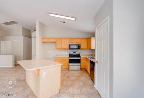 2715 Beautiful Ln, Phoenix AZ 85042-7073 exterior