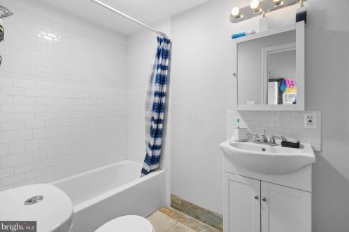 1815 20 St, Philadelphia PA 19145-2048 exterior