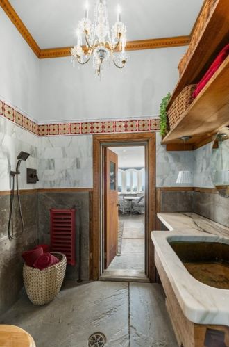 973 Hale St, Beverly MA 01915-4634 exterior