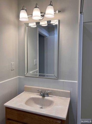 4 Mahan St, Tenafly NJ  07670-1822 exterior