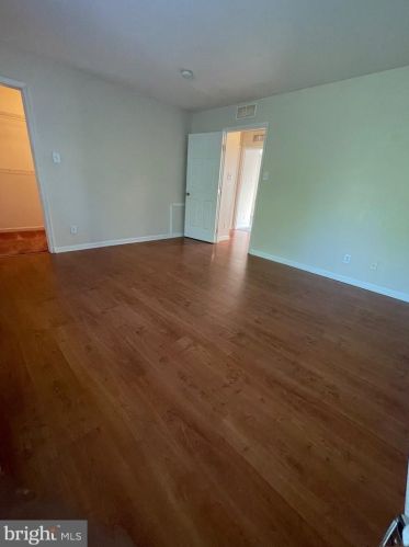 8 Coachlight Dr, Erial NJ 08081-5609 exterior