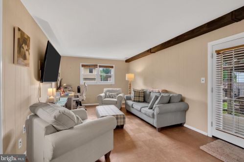 85 Colleen Cir, Trenton NJ 08638-1724 exterior