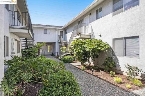 300 Warren Ave, San Leandro CA 94577-5063 exterior