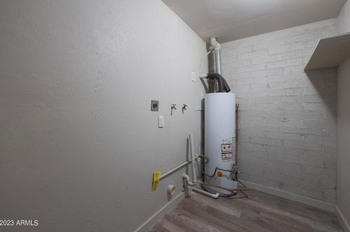 3018 81st Ave, Phoenix AZ  85033-4702 exterior