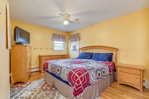 22 Glenwood Dr, Lawrence MA 01843-3001 exterior