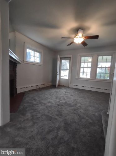 9528 Dungan Rd, Philadelphia, PA 19115-3822