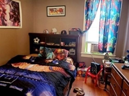 133 Rdg St, Fall River MA 02721-1801 exterior