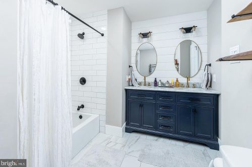 105 Red Stone Rdg, West Deptford NJ  08096-4134 exterior