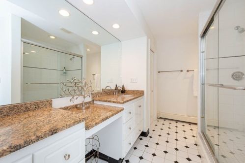 24 Walnut Pl, Newton MA 02460-1819 exterior