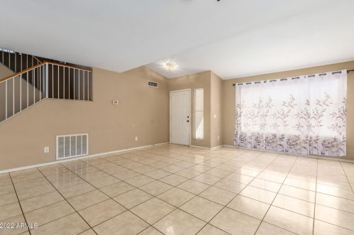 1102 Behrend Dr, Phoenix AZ 85050-3992 exterior