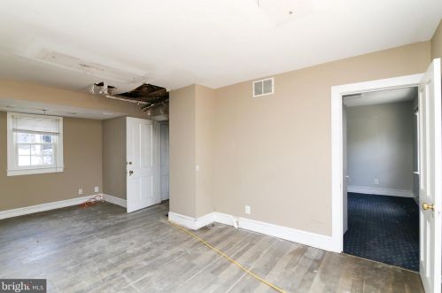 665 Broad St, West Deptford NJ 08096-1055 exterior