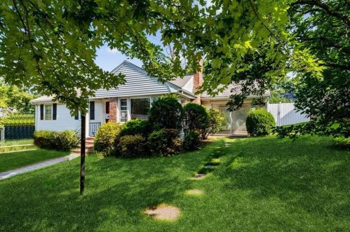 53 Clement Ter, Quincy, MA 02171-2733