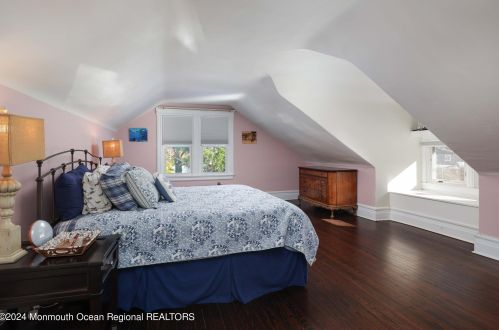 215 Silverside Ave, Little Silver NJ 07739-1713 exterior