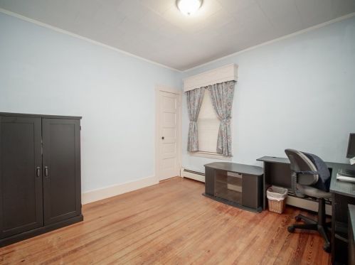 77 Riverdale St, Methuen MA 01844-6105 exterior