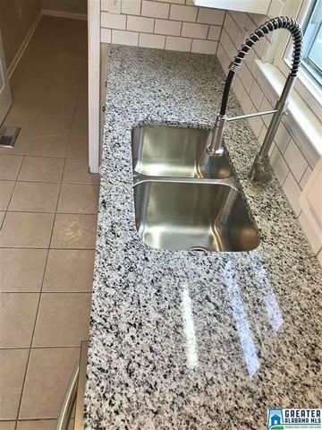 1828 Lyle Cir, Birmingham, AL 35235-1929