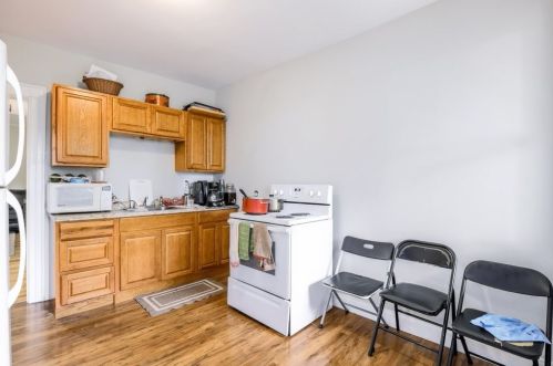 42 Lewis St, Worcester MA 01610-1702 exterior