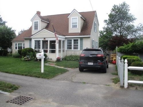 9 Bloomfield St, Quincy, MA 02171-1301