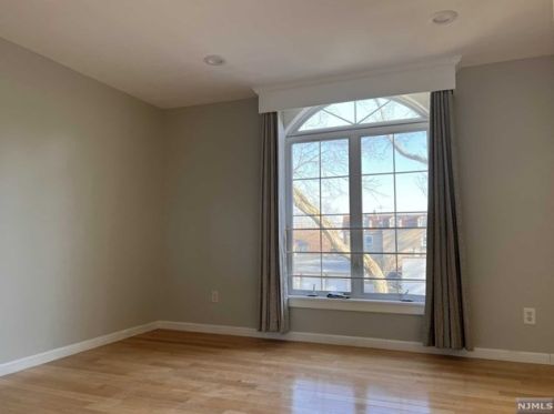 4 Mahan St, Tenafly NJ  07670-1822 exterior