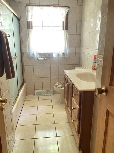 85 Leaf Ln, East Bridgewater MA 02333-1615 exterior