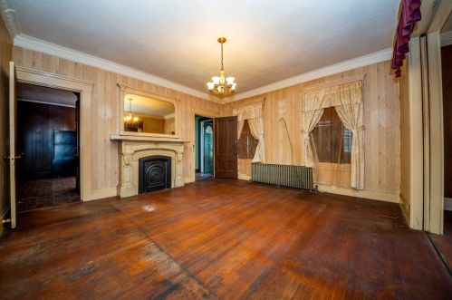 93 Grv St, Fall River MA 02720-5008 exterior