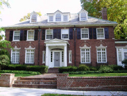 28 Nobscot Rd, Newton, MA 02459-1323