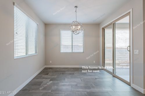 828 Amberwood Dr, Phoenix AZ 85045-0604 exterior