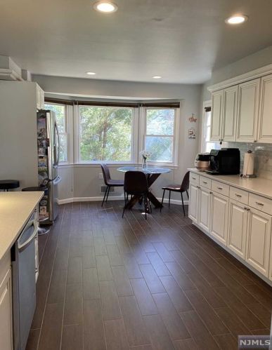 2 Wright Pl, Cresskill NJ  07626-1032 exterior