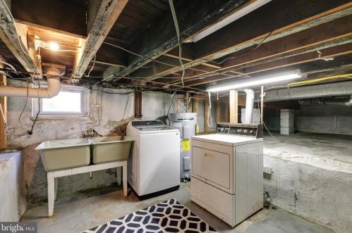 301 Lincoln Ave, West Deptford NJ  08066-1132 exterior