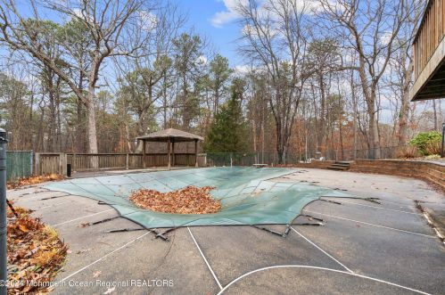 14 Knolls Dr, Jackson Twp NJ  08527-4209 exterior