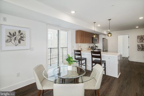 1915 5th St, Philadelphia, PA 19122-2122