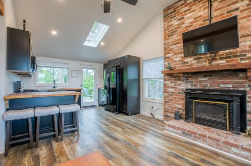 280 Great Pond Rd, Eastham MA  02642-2402 exterior