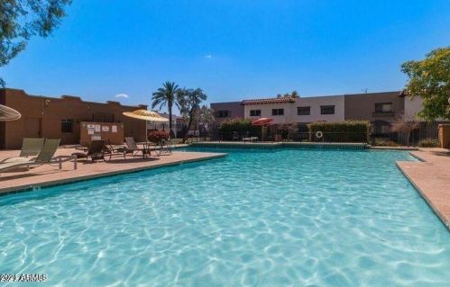 2858 Clarendon Ave, Phoenix AZ 85033-4117 exterior