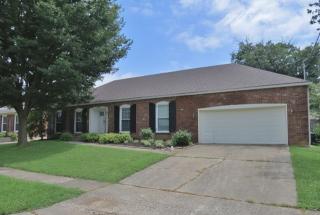 4020 Landside Dr, Louisville KY  40220-3179 exterior