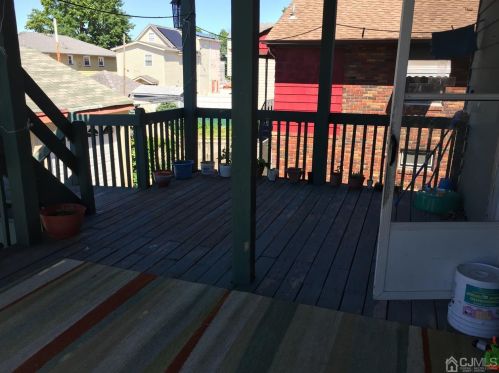 6 Lincoln Ave, Carteret NJ 07008-2722 exterior