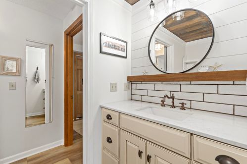 385 Glacier Hl Rd, Eastham MA 02642-2168 exterior