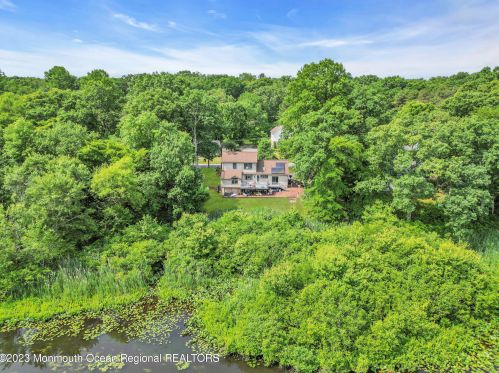 52 Lakeview Dr, Jackson Twp NJ 08527-2704 exterior