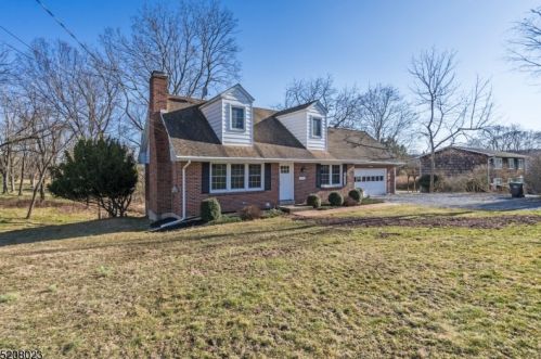 132 Hillcrest Dr, Milford, NJ 08848-1019