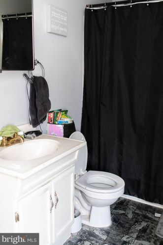 48 Arline Ave, West Deptford NJ 08096-1912 exterior