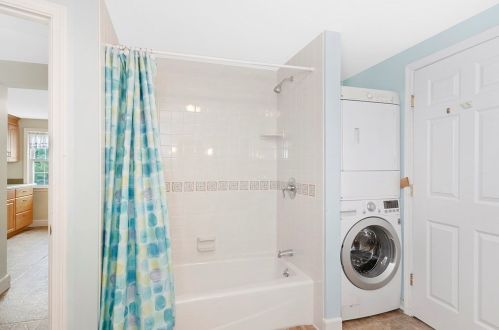 1686 Beacon St, Newton MA 02468-1463 exterior