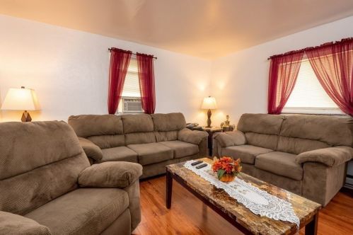 35 Grammont Rd, Worcester MA 01607-1175 exterior