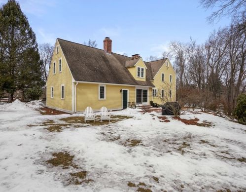 4 High St, Southborough MA 01772-1423 exterior