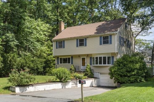 2 Jonathan Rd, Burlington MA 01803-1414 exterior