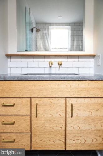 5221 Hazel Ave, Philadelphia PA  19143-1526 exterior