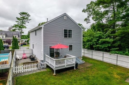 10 Nicholas Dr, Wareham, MA 02571-1818